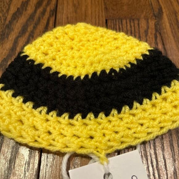 Homemade Crochet Infant Baby Unisex Warm Hat Bumblebee Charlie Brown Style NWT - Picture 2 of 3